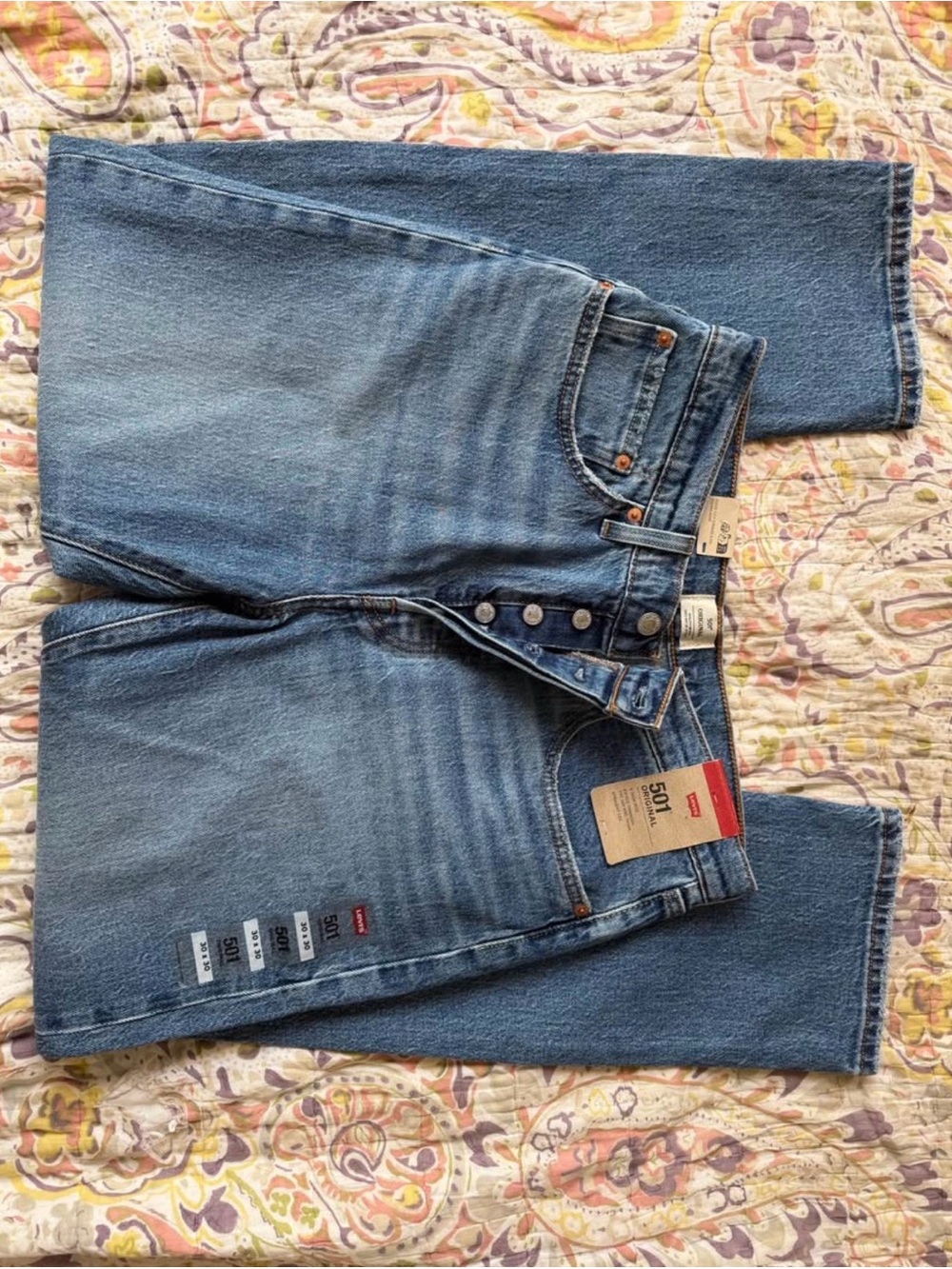 Levi's women’s Straight Jeans in Medium Blue Wash